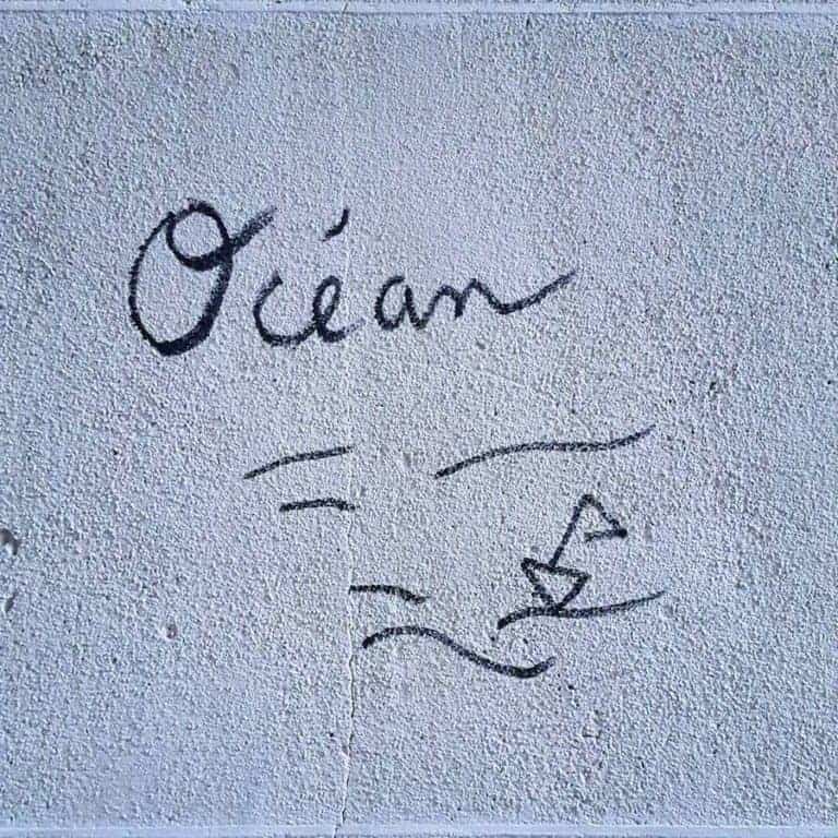 L’océan & le bâteau – Street art en dessin d’enfant, Paris