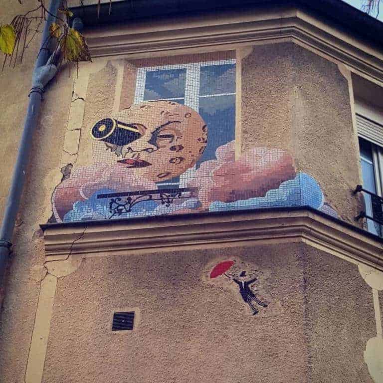 Le voyage dans la Lune de Georges Méliès – Street art en mosaïques, Montreuil
