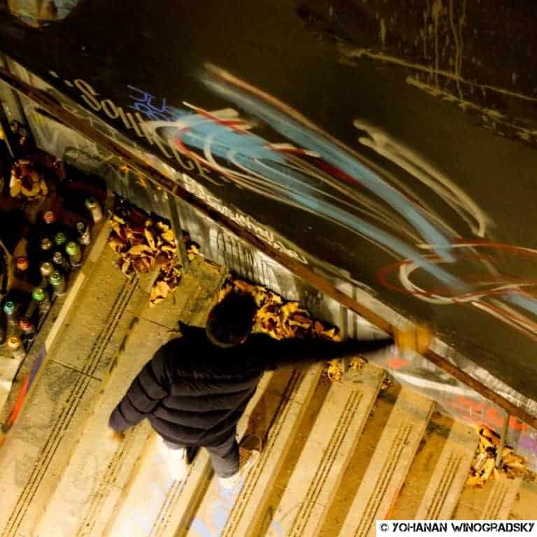 streetart paris kwan dans les marches du lavo//matik