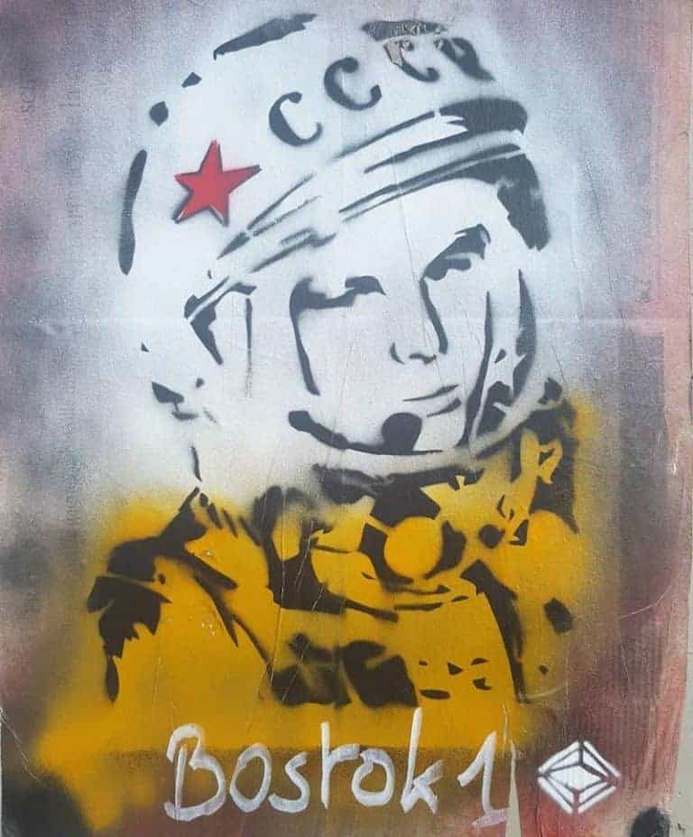 streetart à paris par erudiorf près du lavo//matik portrait de youri gagrine